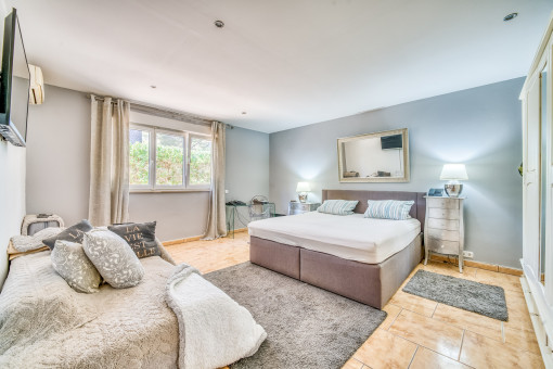 Geräumiges Schlafzimmer