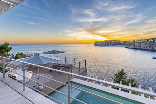 Traumvilla in 1. Meereslinie mit atemberaubenden Meerblick und Sonnuntergang in der Cala Llamp