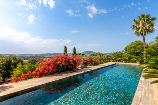 Fantastischer Pool mit Weitblick