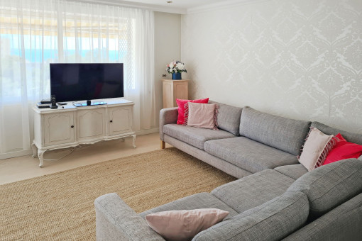 Schön gestaltetes Wohnzimmer
