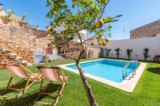 Für Liebhaber - Renoviertes, traditionelles Passiv- Stadthaus mit Patio und Pool mitten in Santanyi