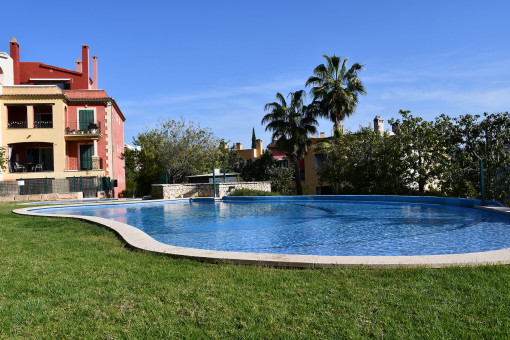 Erdgeschosswohnung mit Garten und Gemeinschaftspool in Santa Ponsa