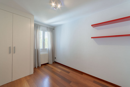 Weiteres Schlafzimmer mit Einbauschränken