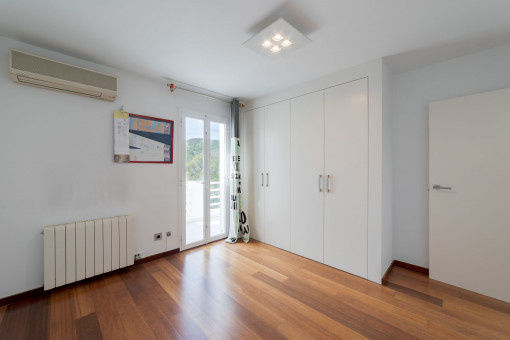 Schlafzimmer mit Einbauschränken