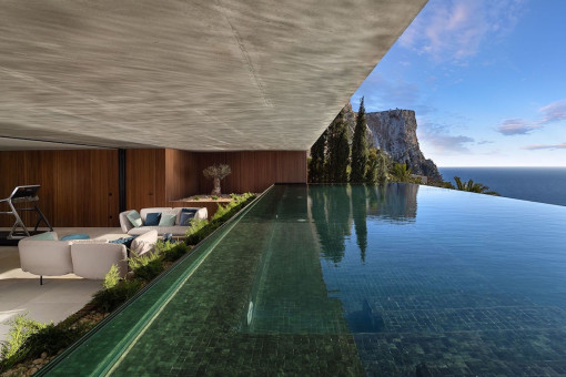 Infinity Pool mit Meerblick