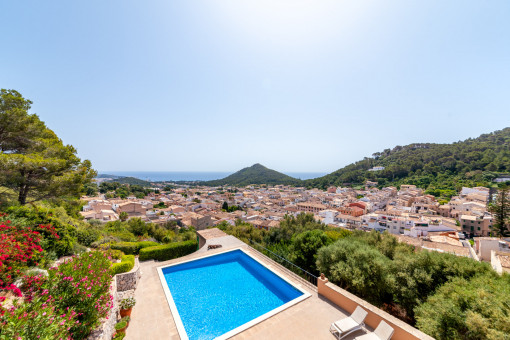 Herrschaftlicher Palazzo mit Pool und Panoramablick am Schloss von Capdepera