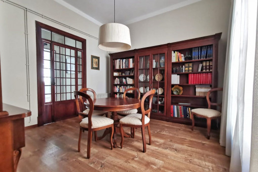 Geräumiges Esszimmer