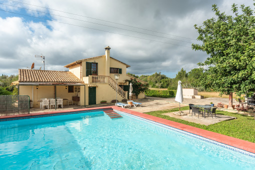 Villa auf großem Grundstück mit Pool in Pollensa