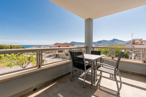 Überdachte Terrasse mit tollem Weitblick