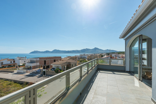 Strandhaus mit Meerblick und Ferienvermietlizenz in Son Serra de Marina