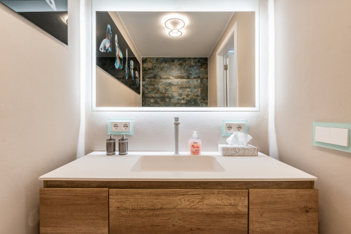 Modernes Badezimmer