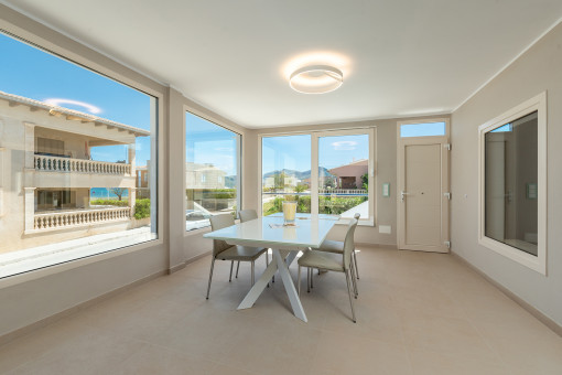 Geräumiges Esszimmer