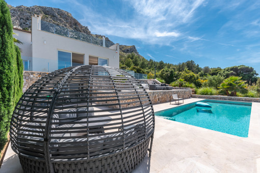 Poolterrasse mit Loungebereich