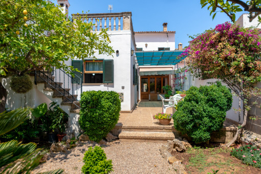 Charaktervolles Dorfhaus in Alaró mit mediterranem Garten und großem Potenzial