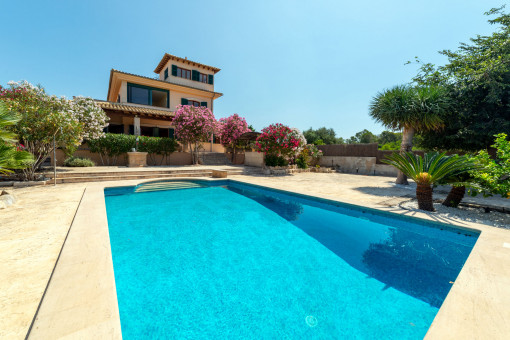 Villa mit großem Pool und Meerblick in Sa Cabaneta