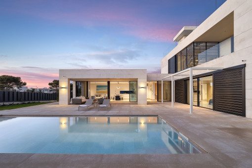 Luxuriöse Neubau villa mit elegantem Swimmingpool in Puig de Ros