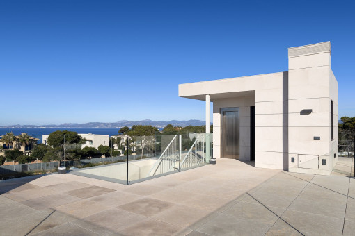 Elegante Neubauvilla mit Meerblick und Pool in Puig de Ros