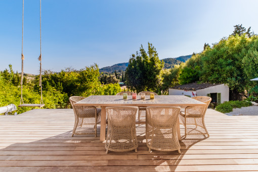 Große Terrasse mit Sitzbereich