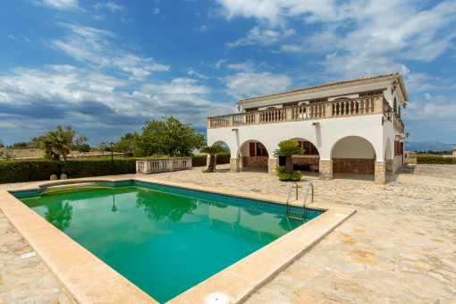 Gepflegte Finca in Santa Margalida mit Vermietlizenz, Pool und Weitblick