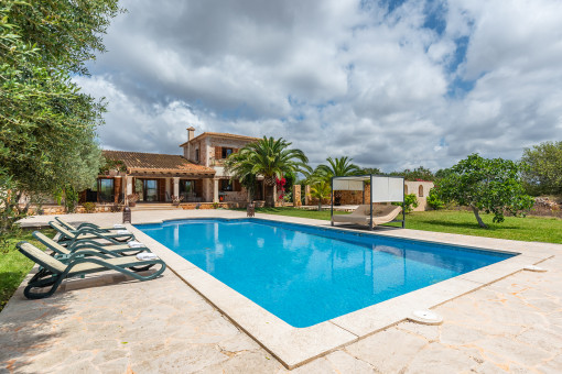 Wunderschöne Naturstein-Finca mit Pool und Blick in die Natur in unmittelbarer Nähe von Santanyi