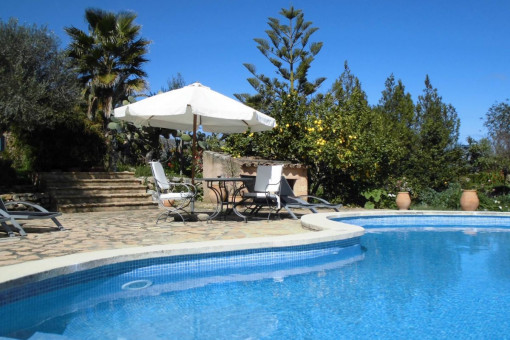 Poolbereich und Sonnenterrassen