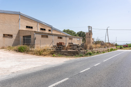 Zentral gelegene Lagerhalle in Sant Joan