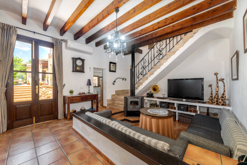 Rustikales Dorfhaus mit Garten und Pool in Consell