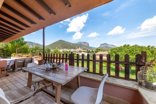 Finca mit traumhaftem Blick und fußläufig zum Marktplatz in Alaró