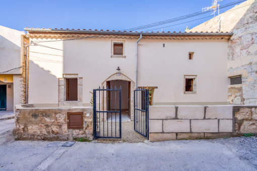 Stadthaus mit Garage, in ruhiger Straße in Campanet