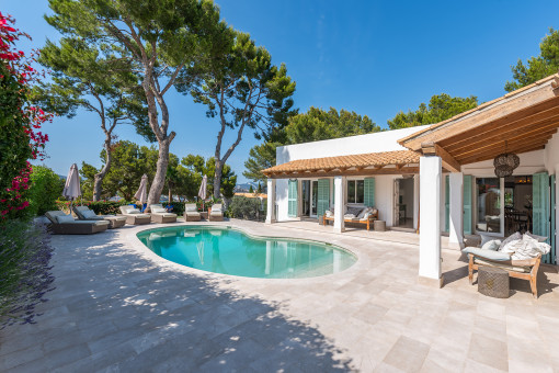 Grosszügige Villa im Ibiza Stil in Nova Santa Ponsa