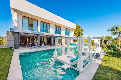 Exklusive Luxusvilla mit fantastischem Weitblick und flachem Grundstück in Santa Ponsa