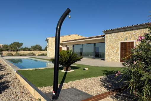 Terrassen, Garten, Pool und Aussendusche