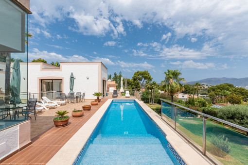 Mediterrane Villa mit flachem Grundstück in bester Lage von Nova Santa Ponsa