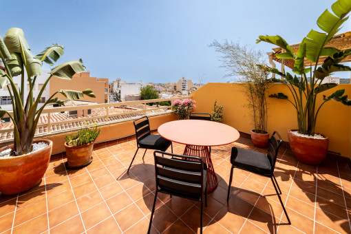 Saniertes Apartment in Palma mit 2 großzügigen Terrassen und Blick über die Stadt bis hin zum Meer