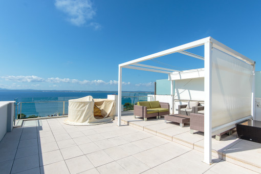 Dachterrasse mit spektakulärem Meerblick