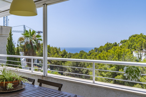 Schöner Meerblick von der oberen Terrasse