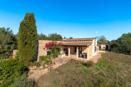 Blick vom Garten zur Finca