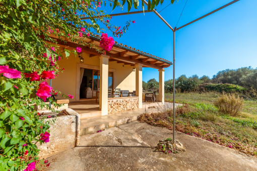 Blick vom Garten zur Finca