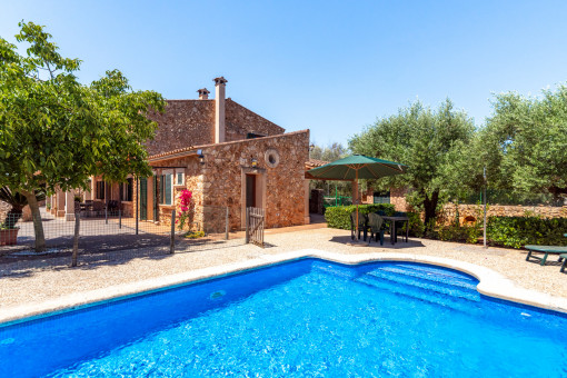 Sehr gepflegte Finca mit Pool und Fußbodenheizung in Lloret De Vistalegre