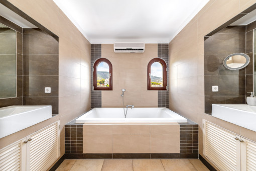 Bad en Suite mit Wanne