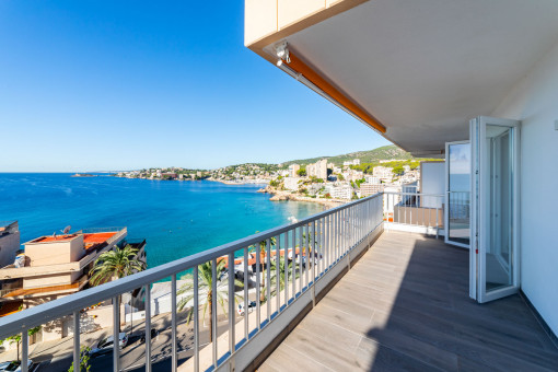 Renoviertes Apartment mit fantastischem Meerblick in unmittelbarer Nähe zum Strand von Cala Mayor