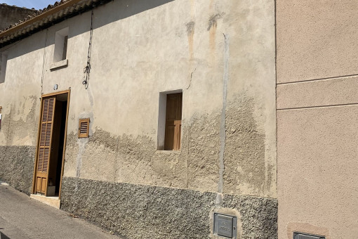 Sanierungsbedürftiges Dorfhaus mit Weitblick in idyllischer Lage in Moscari