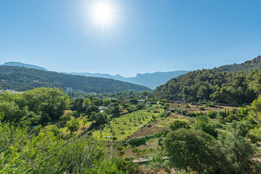 Landschafts- und Bergblick