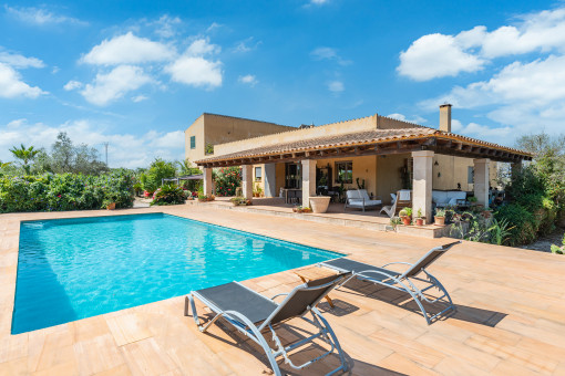 Mediterrane Finca mit separatem Gästeapartment, Pool und schönem Weitblick nahe Ses Salines