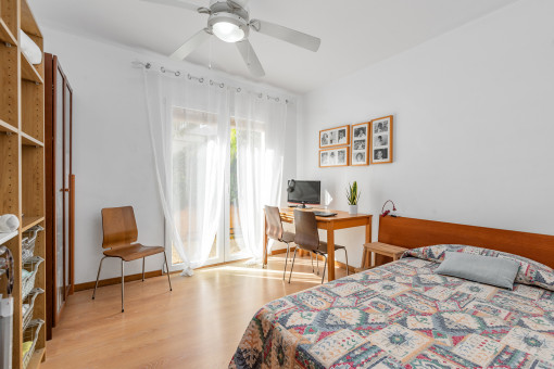 Schlafzimmer mit Terrassenzugang