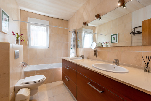 Badezimmer mit Badewanne