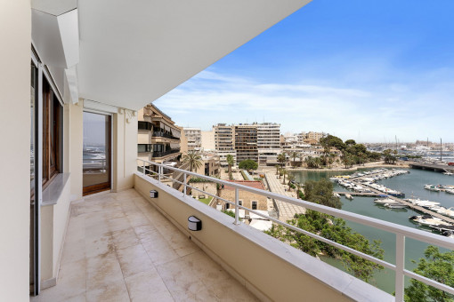 Großzügiges Penthaus mit Meer- und Hafenblick in prädestinierter Lage direkt am Hafen von Can Barbara in Palma