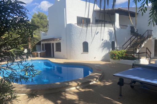 Familienfreundliche Villa mit beheizbaren Pool und Ferienvermietungslizenz fußläufig zum Strand in Cala Pi