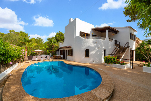 Familienfreundliche Villa mit beheizbarem Pool und Ferienvermietungslizenz fußläufig zum Strand in Cala Pi