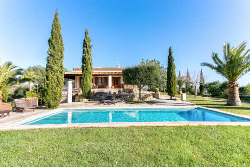 Traumhafte Finca mit Vermietungslizenz, spektakulärem Rundumblick, Pool und Grundstück in Maria de la Salut